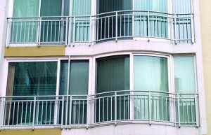 Цена остекления балконов