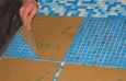 Технология укладки мозаичного пола с прокладками из различных материалов
