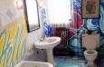 Граффити в интерьере ванной комнаты: важные аспекты создания стильного дизайна